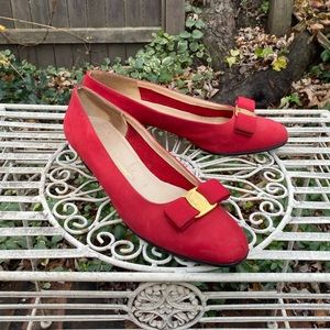Vintage Salvatore Ferragamo Size 10 2A Red Pumps With Golden Bows